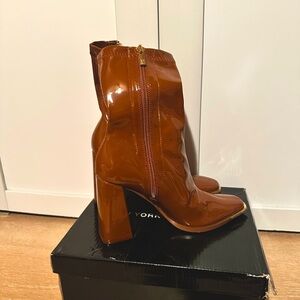 Sized down and doesn’t fit me! Never worn on tried on.